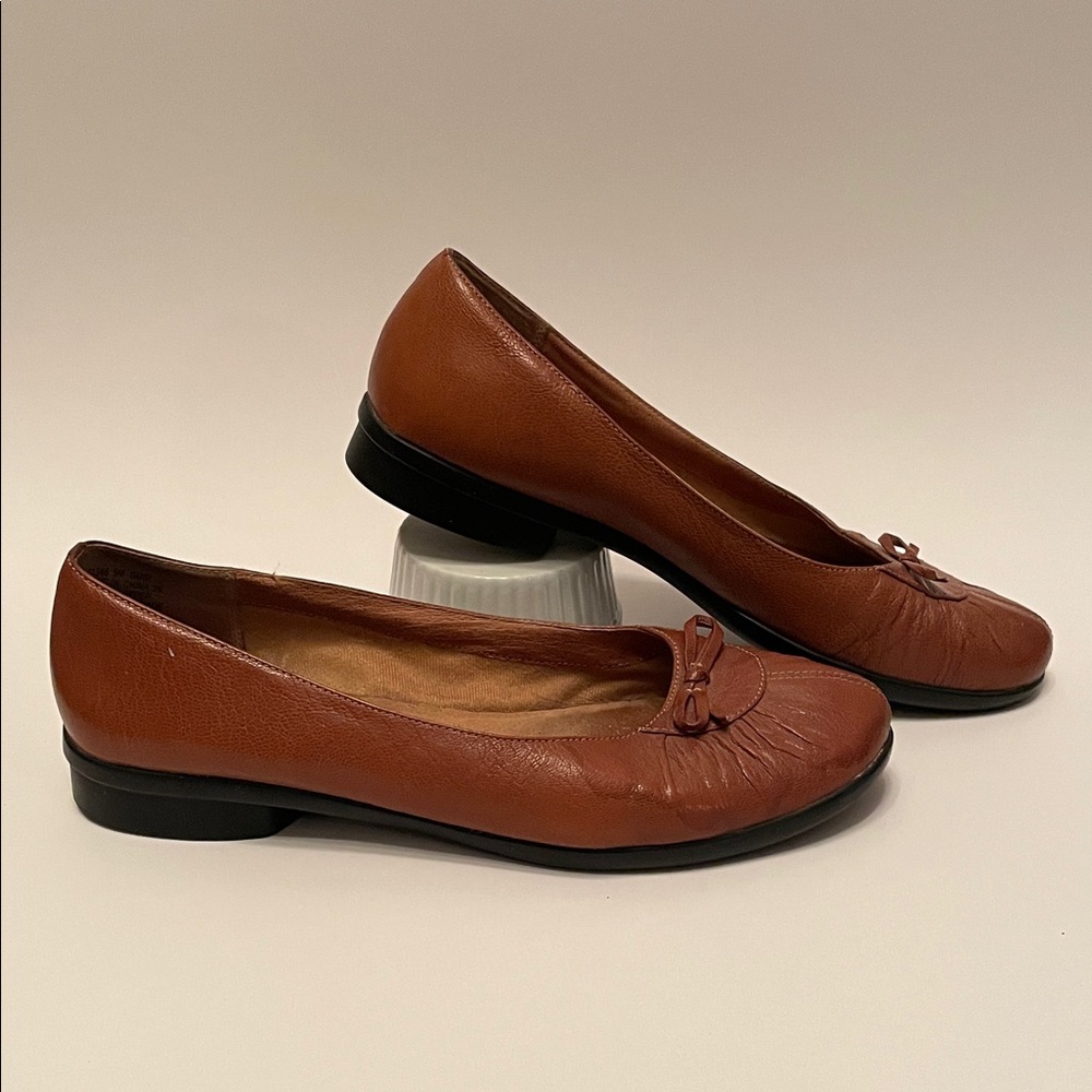 CLARKS Leather Brown Rouched BalletFlats Bow Accents Cottage Coastal Boho Retro
